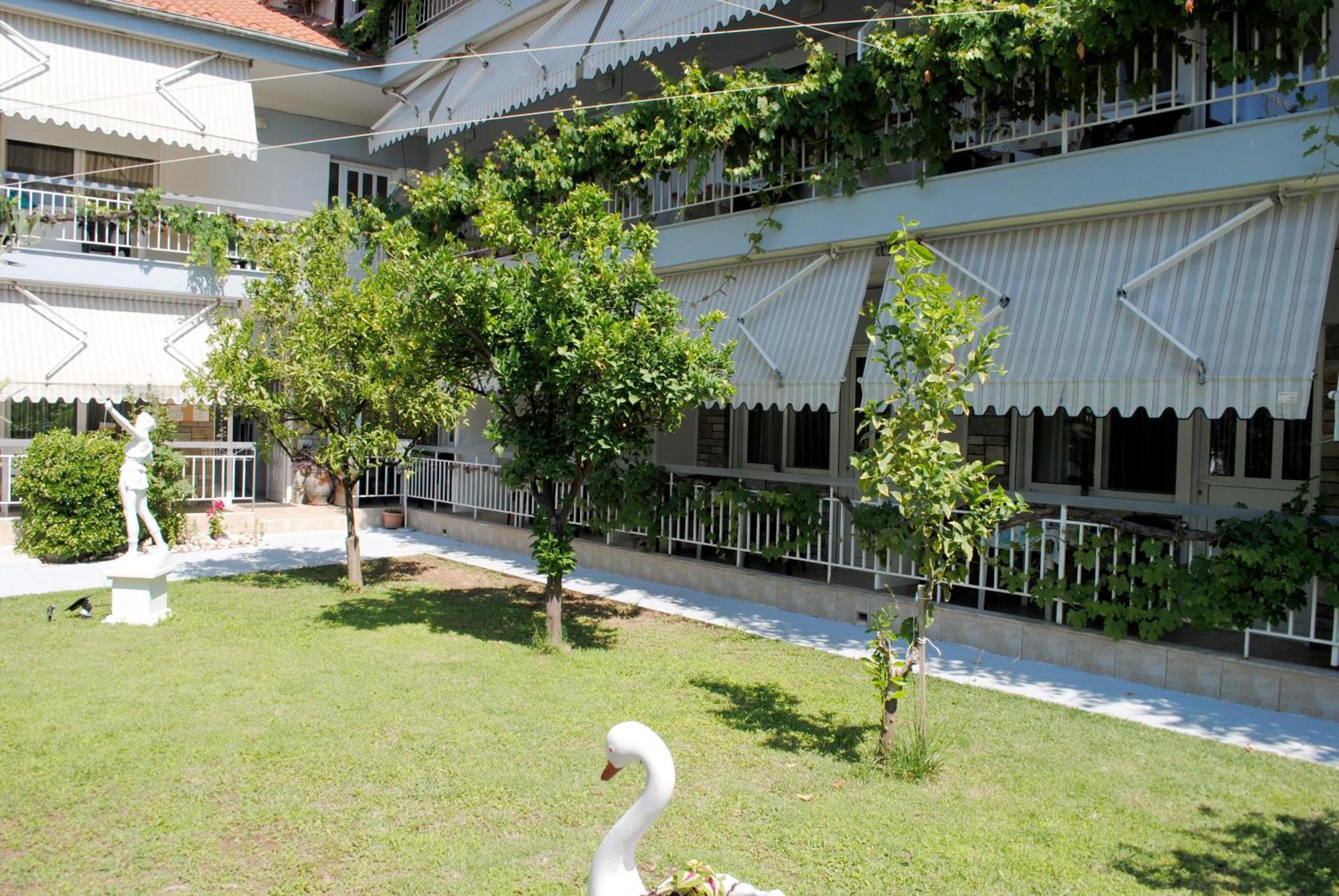 Artemis Apartments Паралия Дионисиу Екстериор снимка